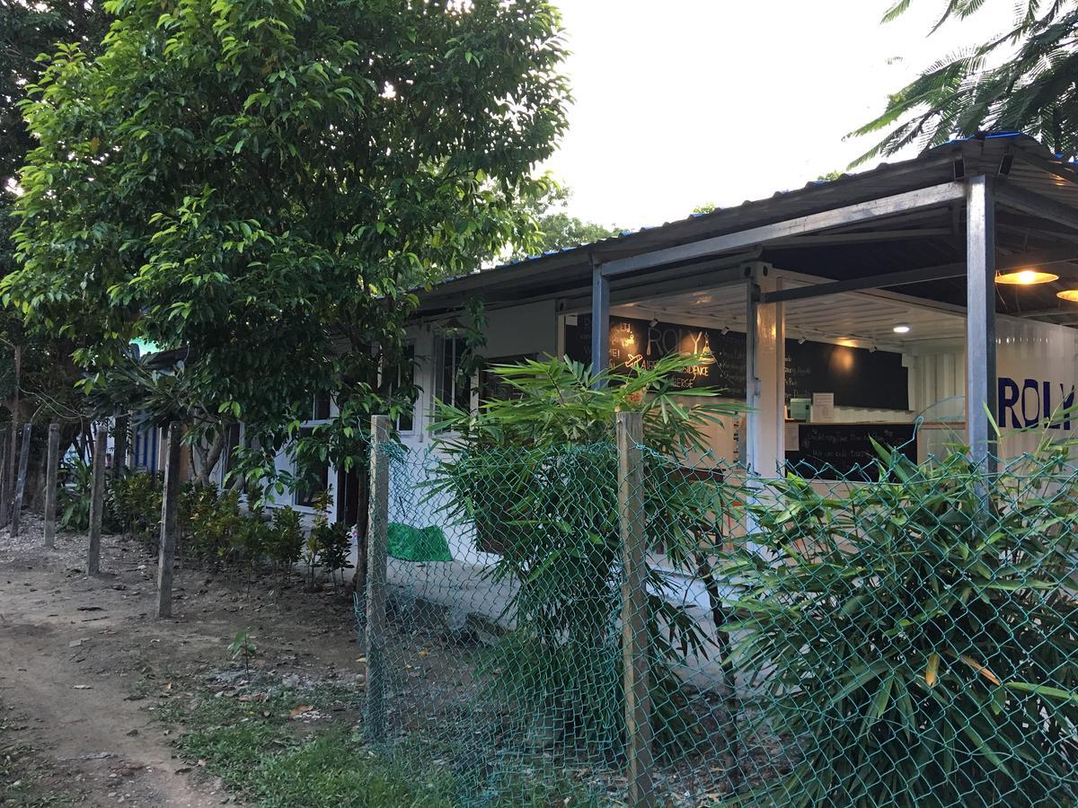 Roly Airport Residence Rangoon Buitenkant foto